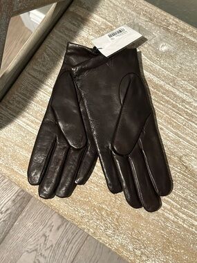 Woman’s Leather Glives